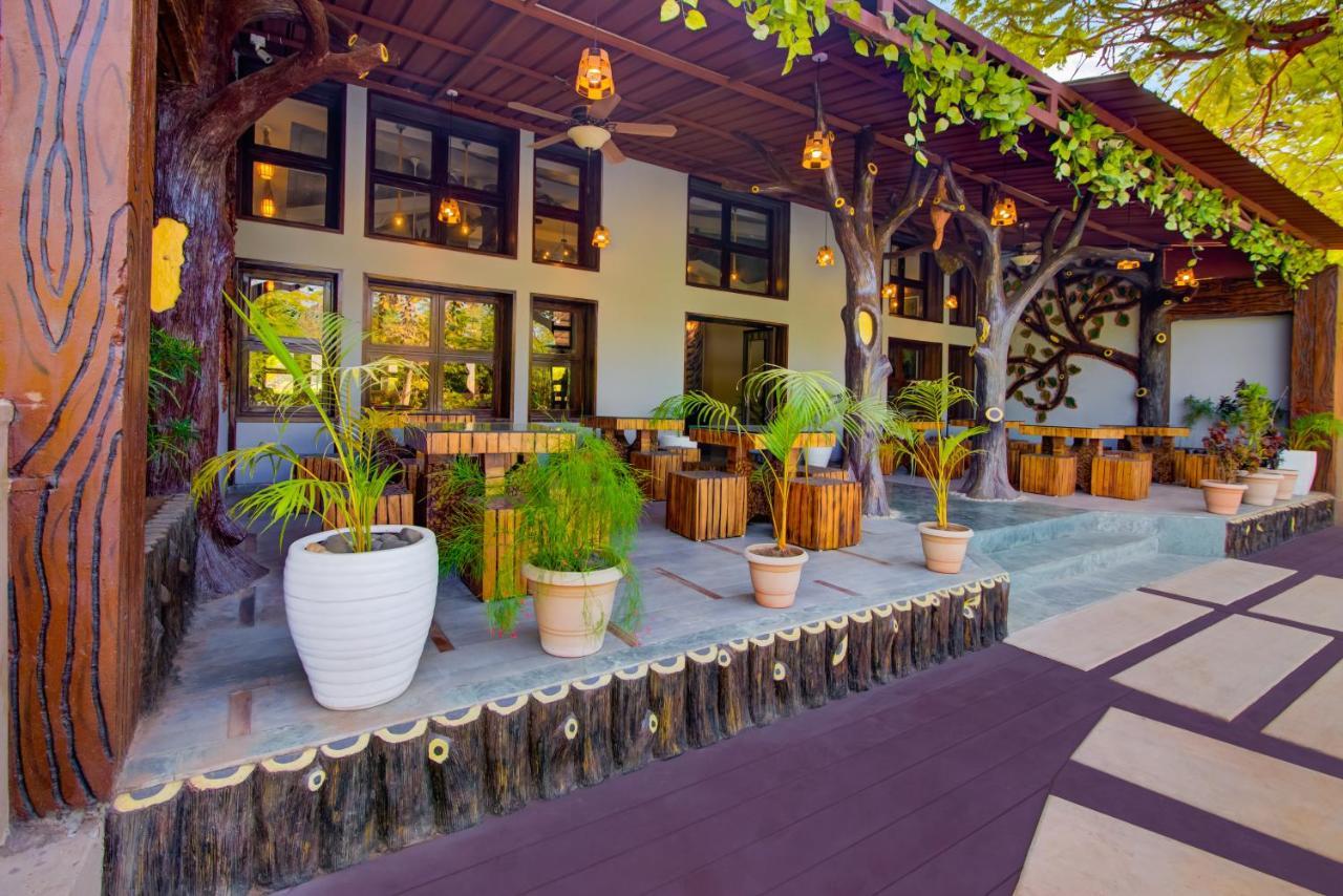 Club Mahindra Netrang Hotel Kültér fotó