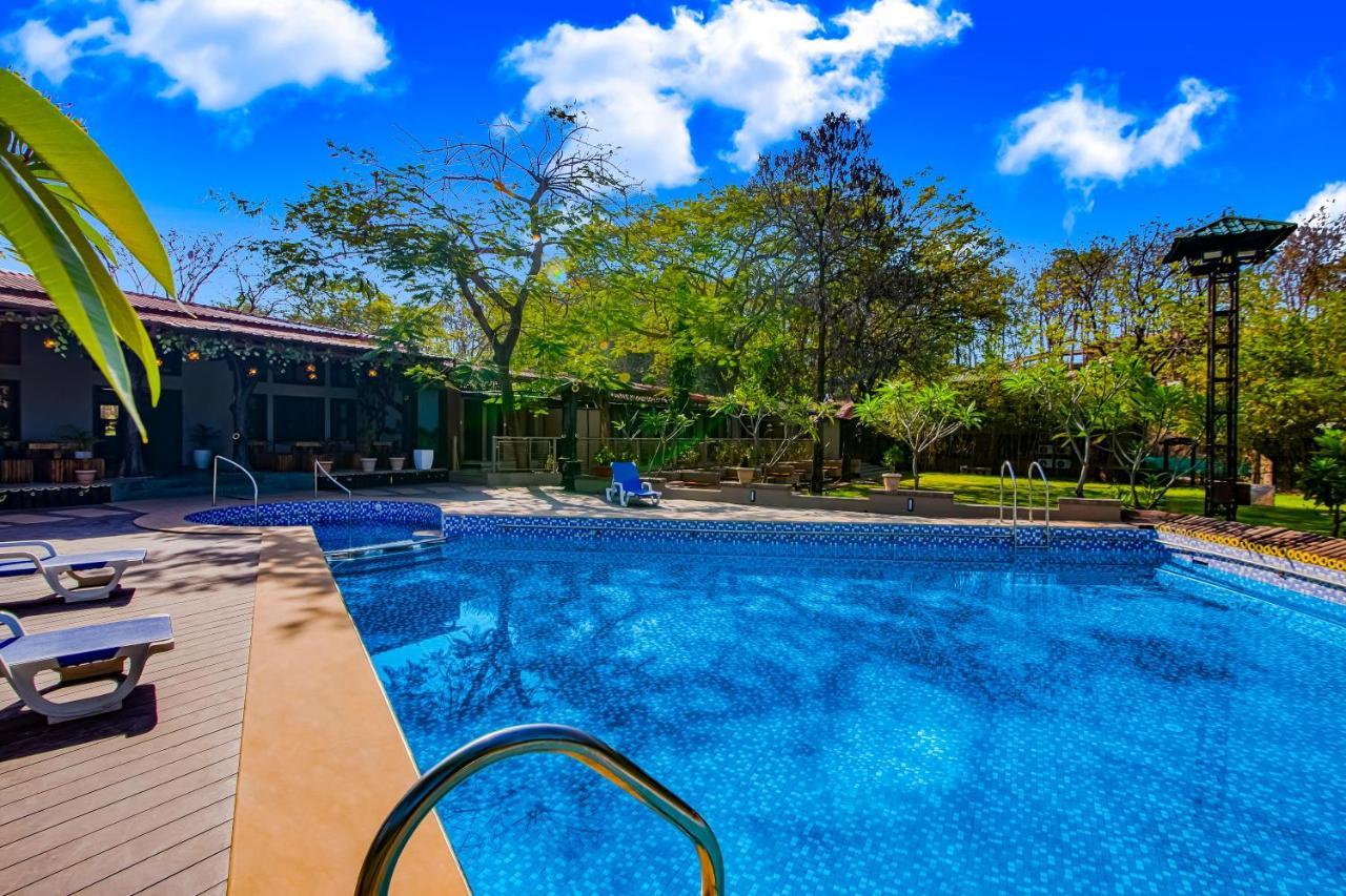 Club Mahindra Netrang Hotel Kültér fotó