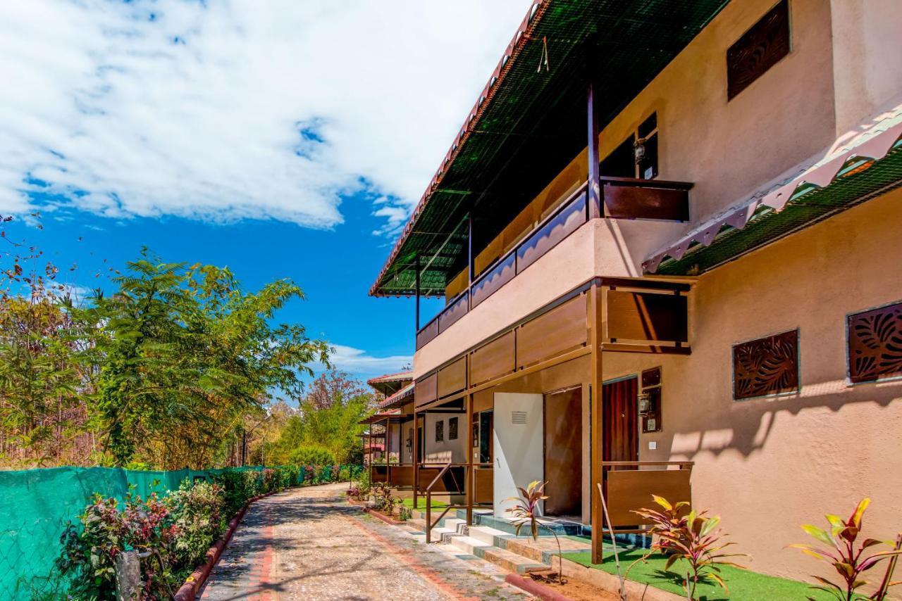 Club Mahindra Netrang Hotel Kültér fotó