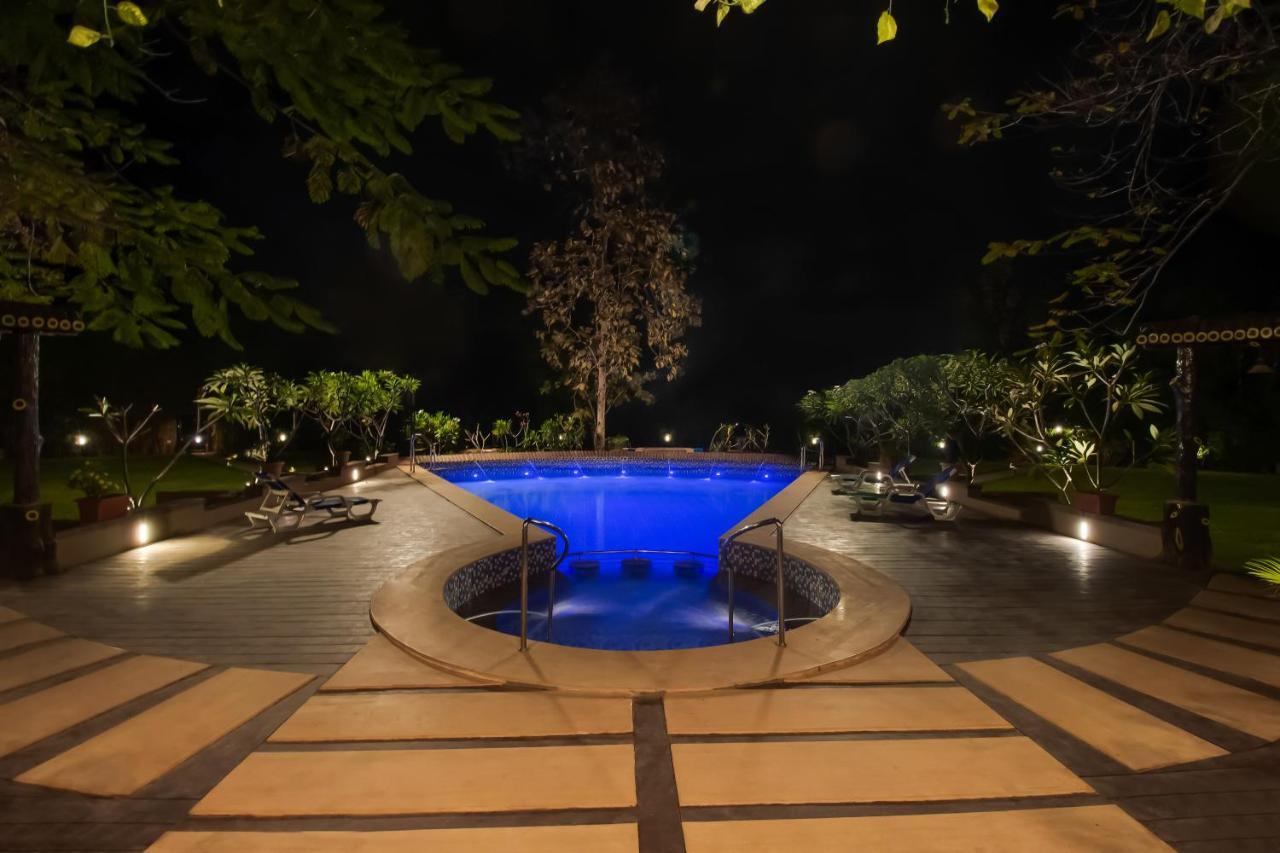 Club Mahindra Netrang Hotel Kültér fotó