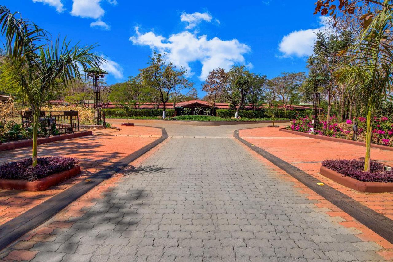 Club Mahindra Netrang Hotel Kültér fotó