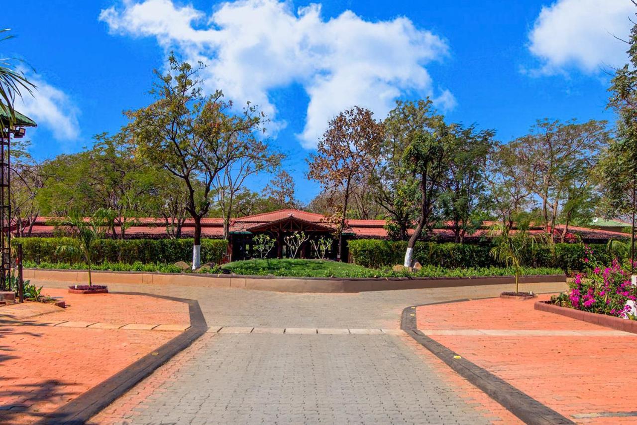 Club Mahindra Netrang Hotel Kültér fotó