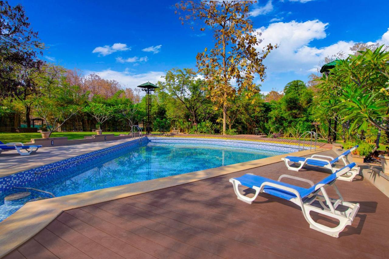 Club Mahindra Netrang Hotel Kültér fotó