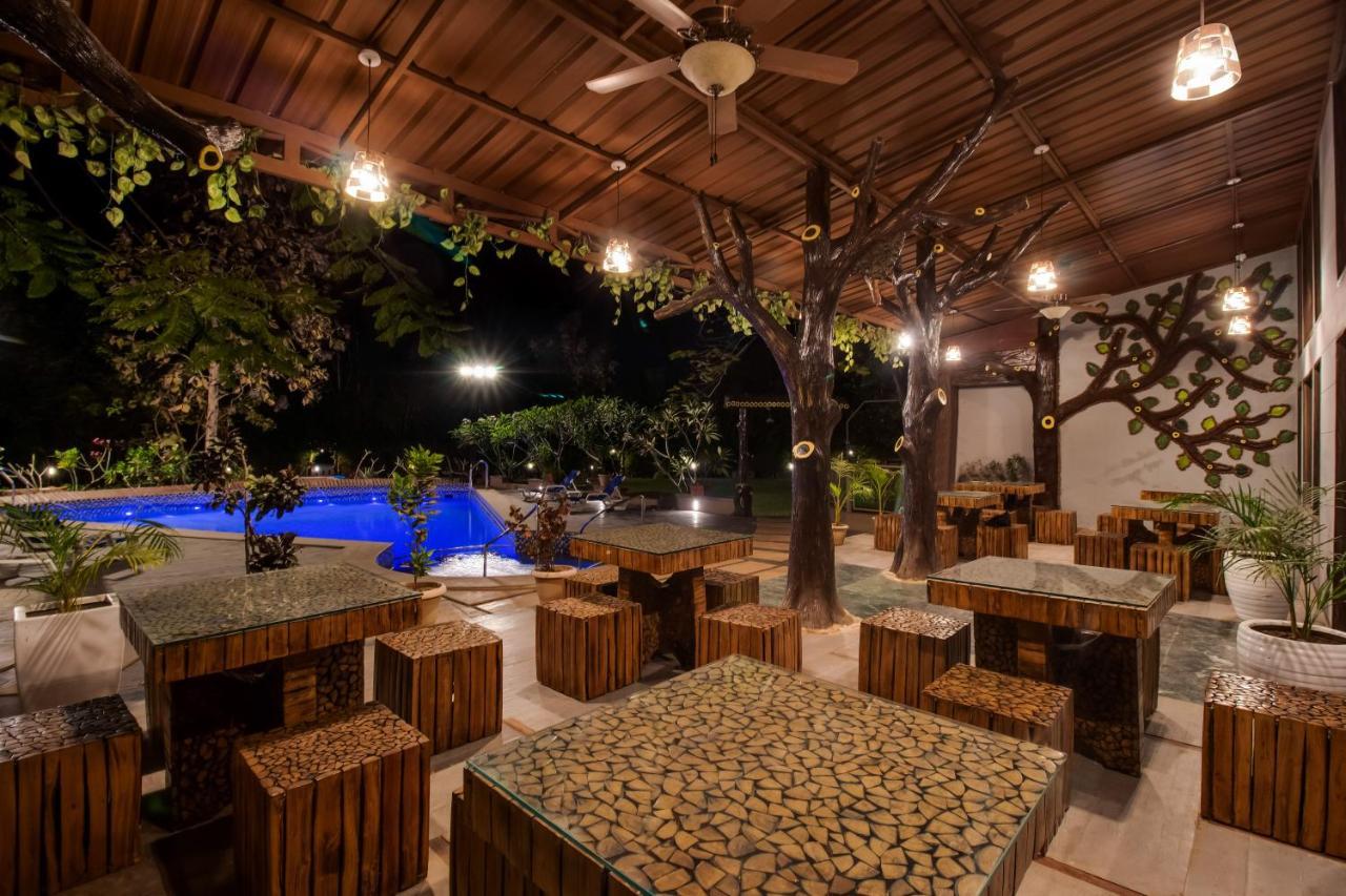 Club Mahindra Netrang Hotel Kültér fotó