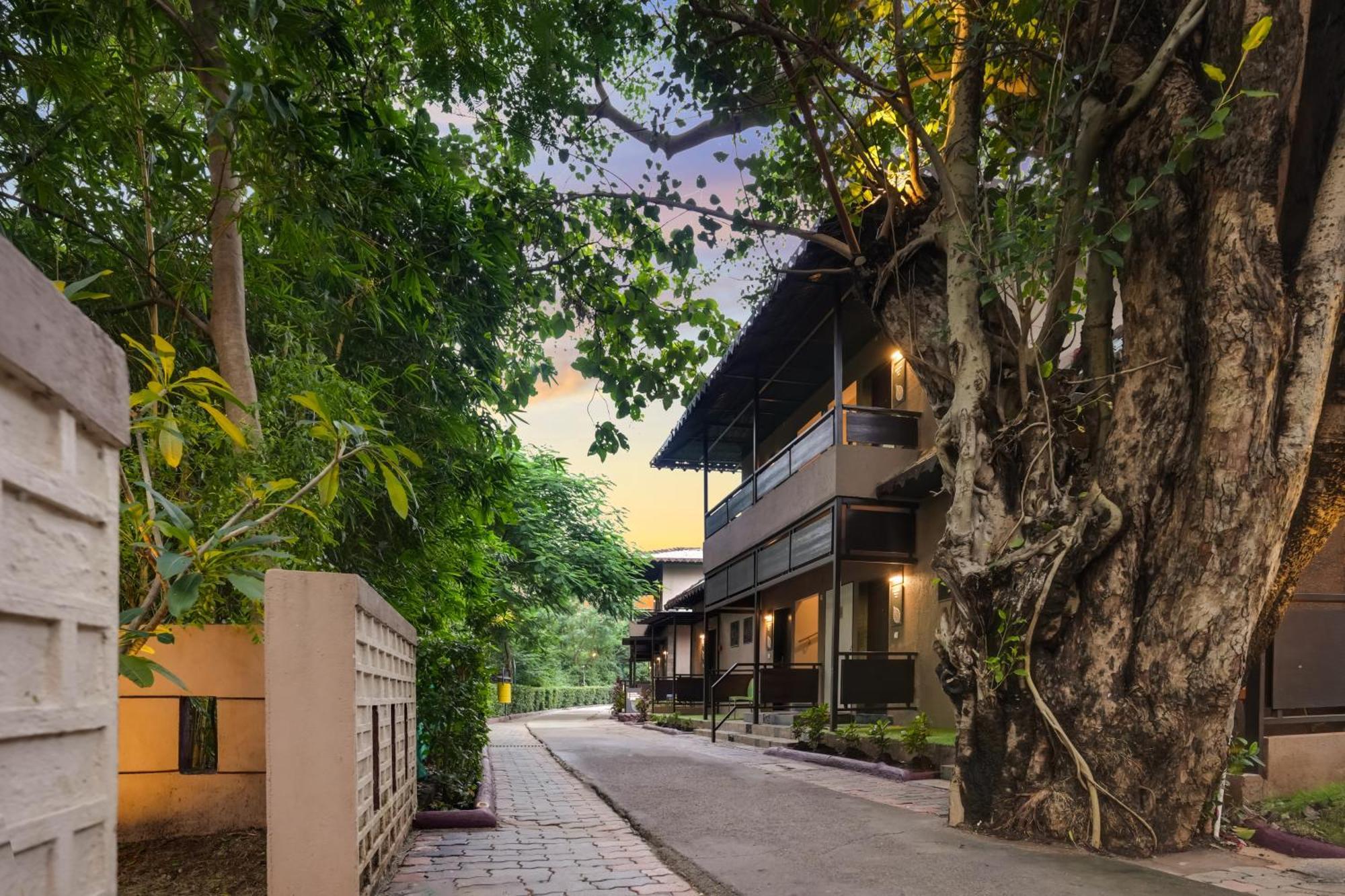 Club Mahindra Netrang Hotel Kültér fotó